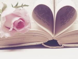 Avonainen kirja ja ruusu