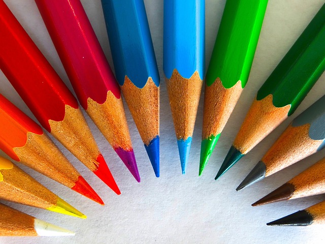 eri värisiä kyniä