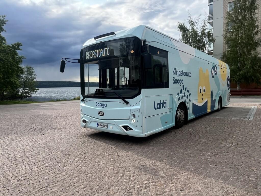 Lahden kirjastoauto kesällä Lahti Mobile library in summer 
